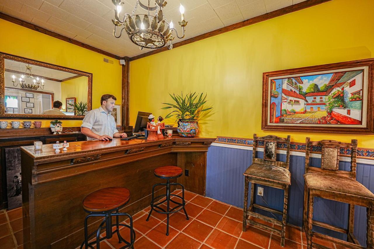 La Posada Милфорд Екстериор снимка